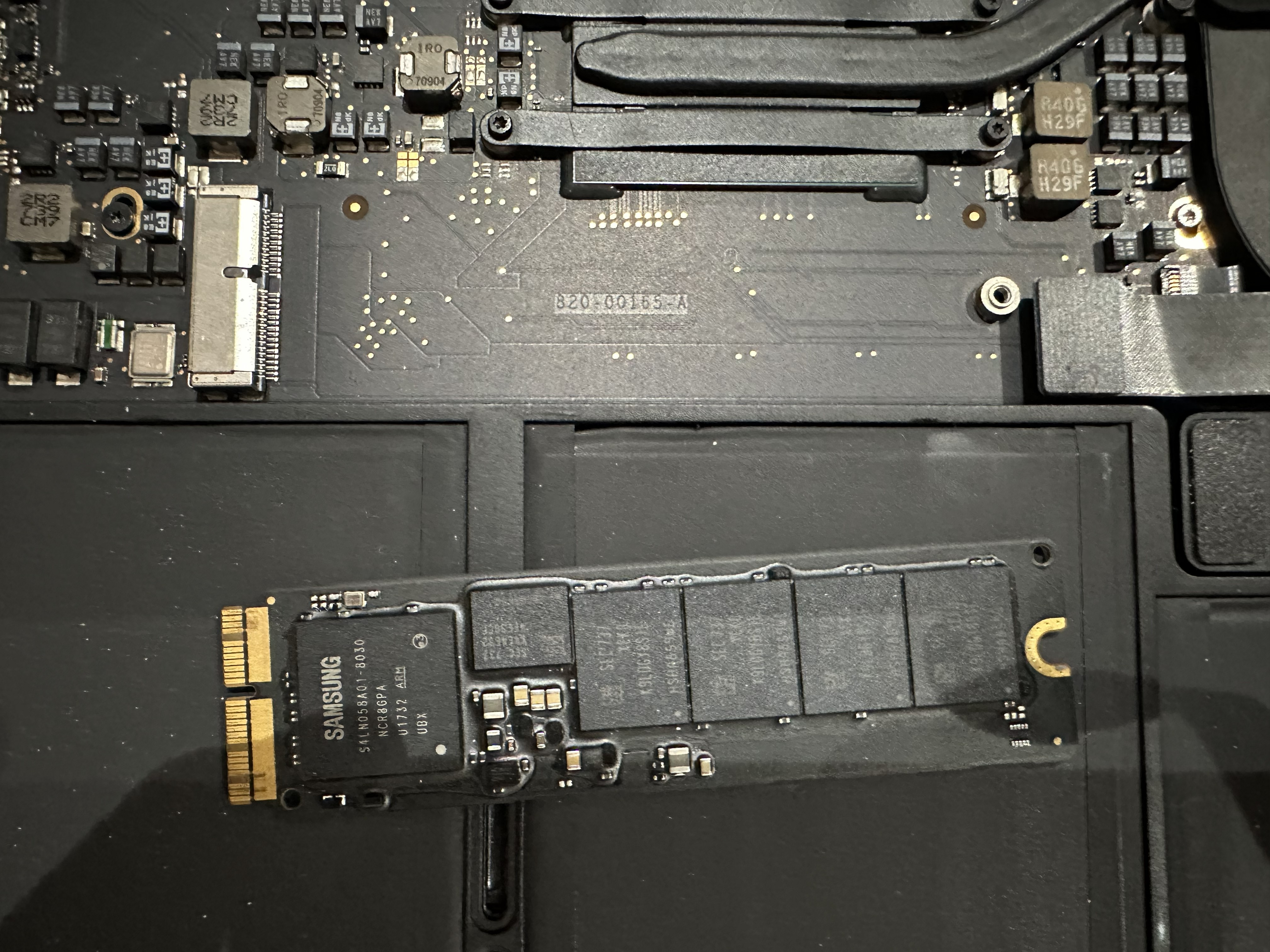 MacBook Air 2017 lỗi dấu hỏi “question mark“